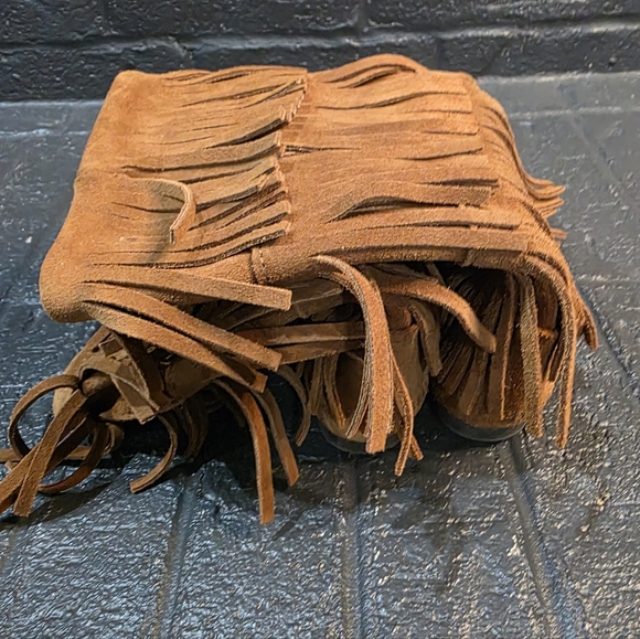 Minnetonka 3-Layer Fringe Suede Boots, Women's Size 7 - Picture 6 of 7